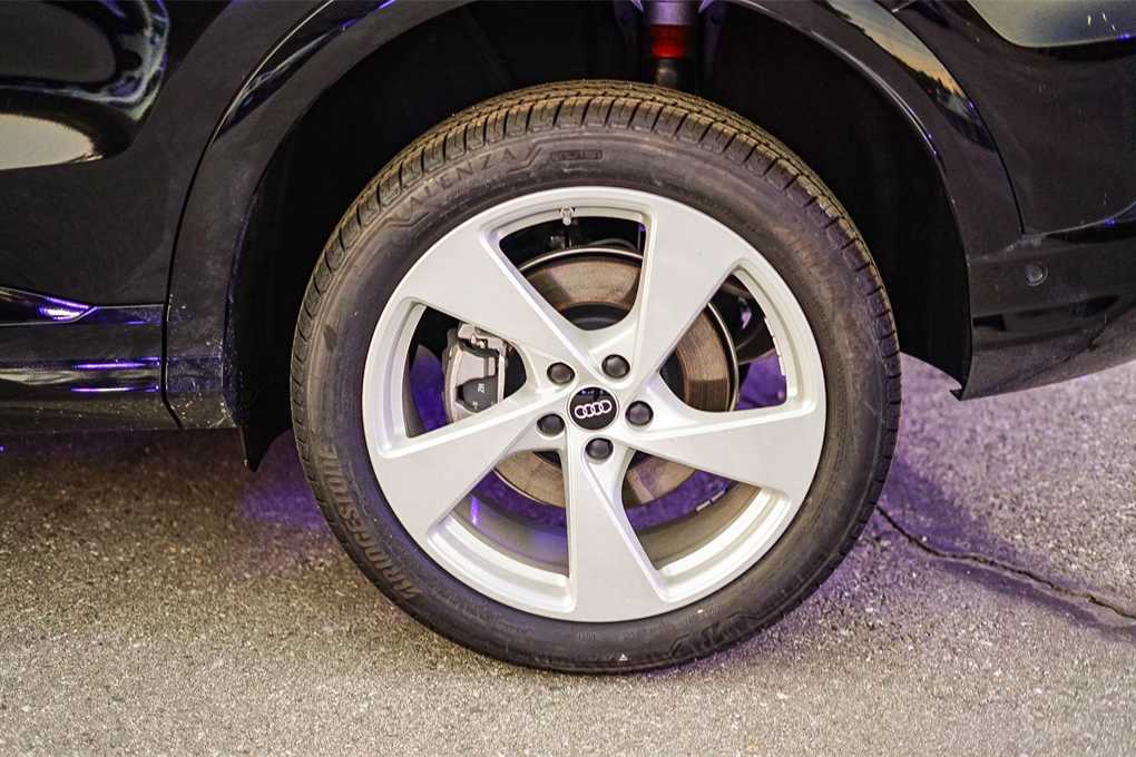 Thumbnail: 2025 Audi Q5 - 9