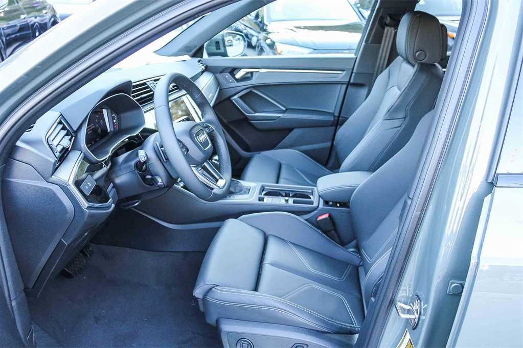 Thumbnail: 2025 Audi Q3 - 19