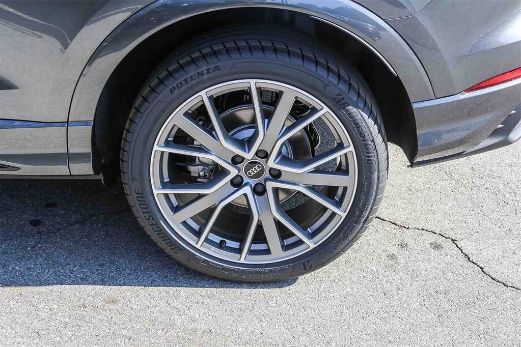 Thumbnail: 2025 Audi Q3 - 10