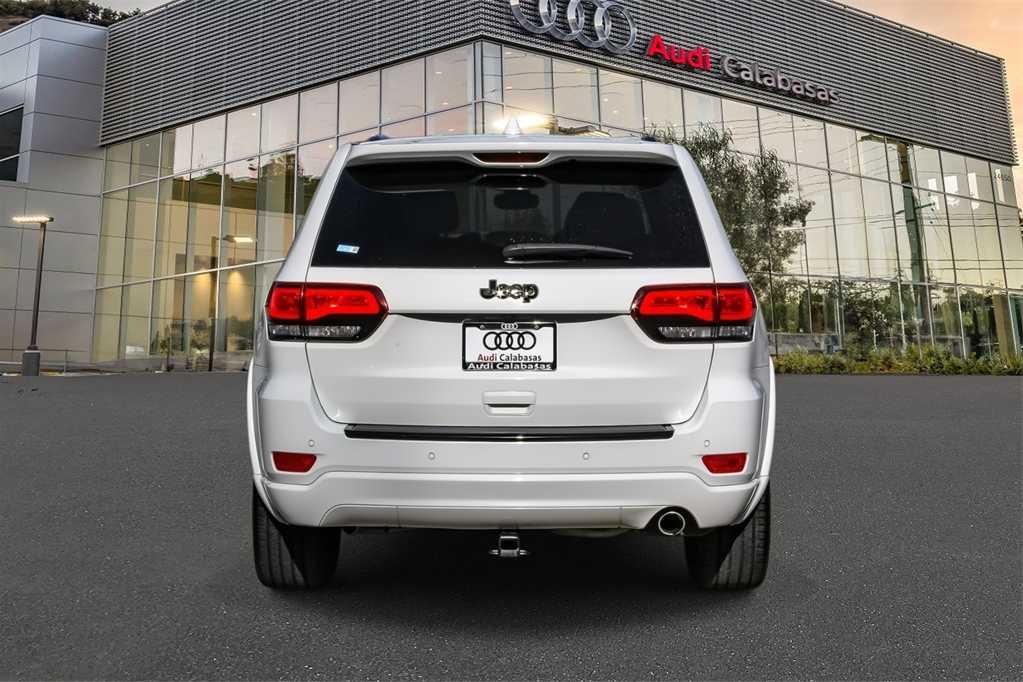 Thumbnail: 2018 Jeep Grand Cherokee - 3