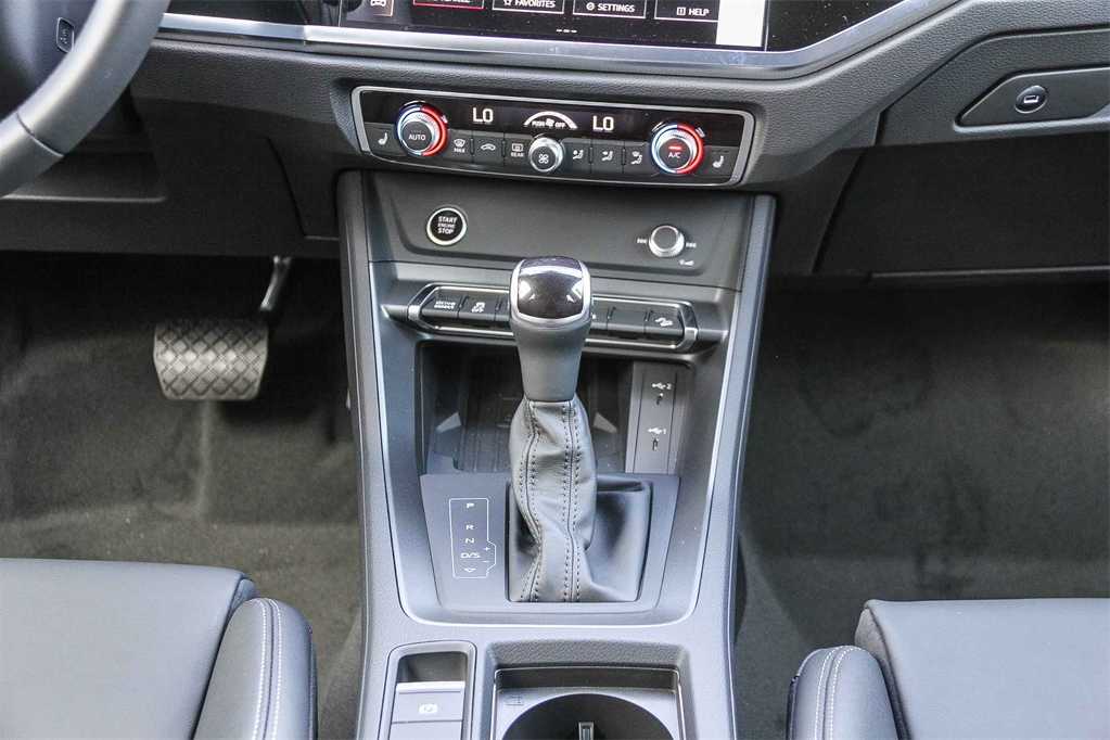 Thumbnail: 2025 Audi Q3 - 14