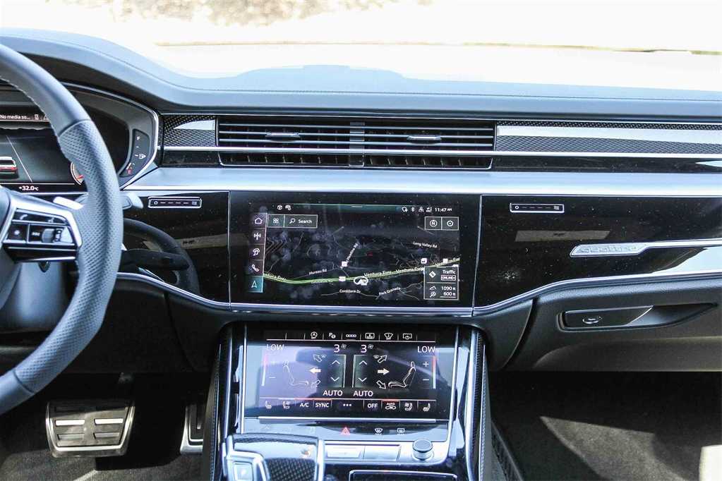 Thumbnail: 2025 Audi S8 - 13