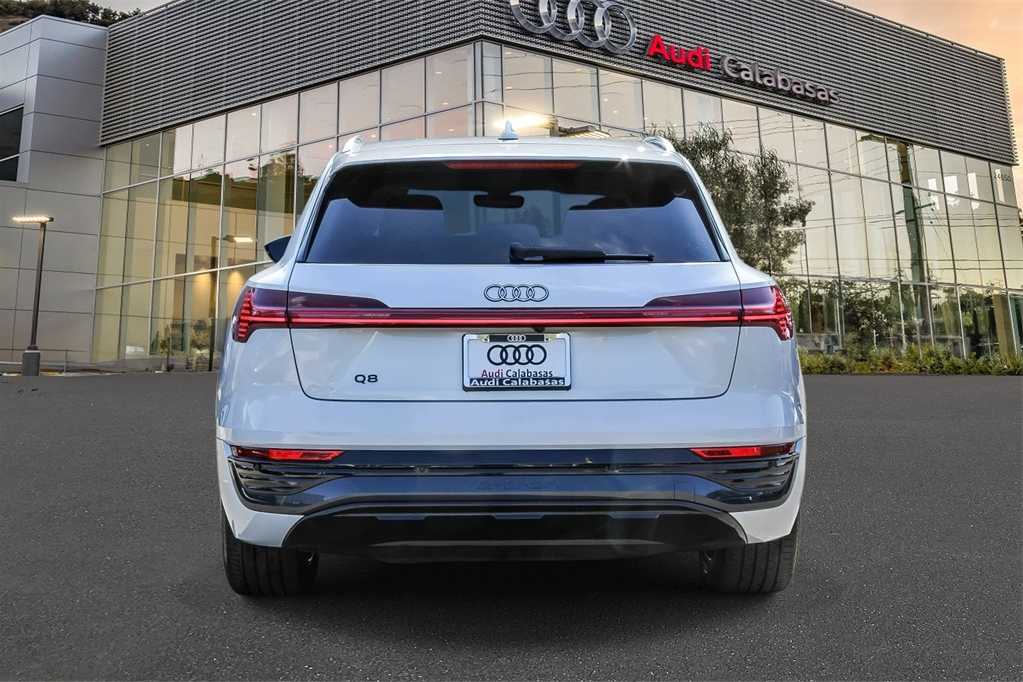 Thumbnail: 2024 Audi Q8 e-tron - 3