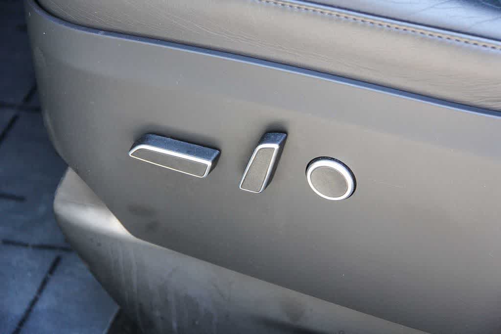 Thumbnail: 2022 Tesla Model X - 21