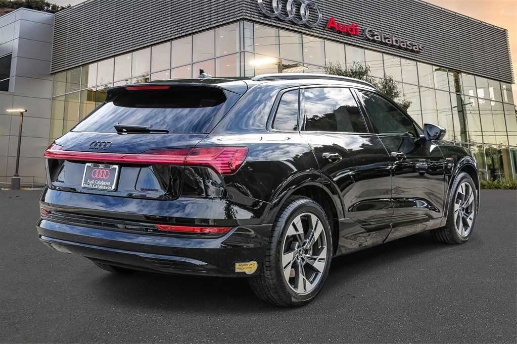 Thumbnail: 2022 Audi e-tron - 4