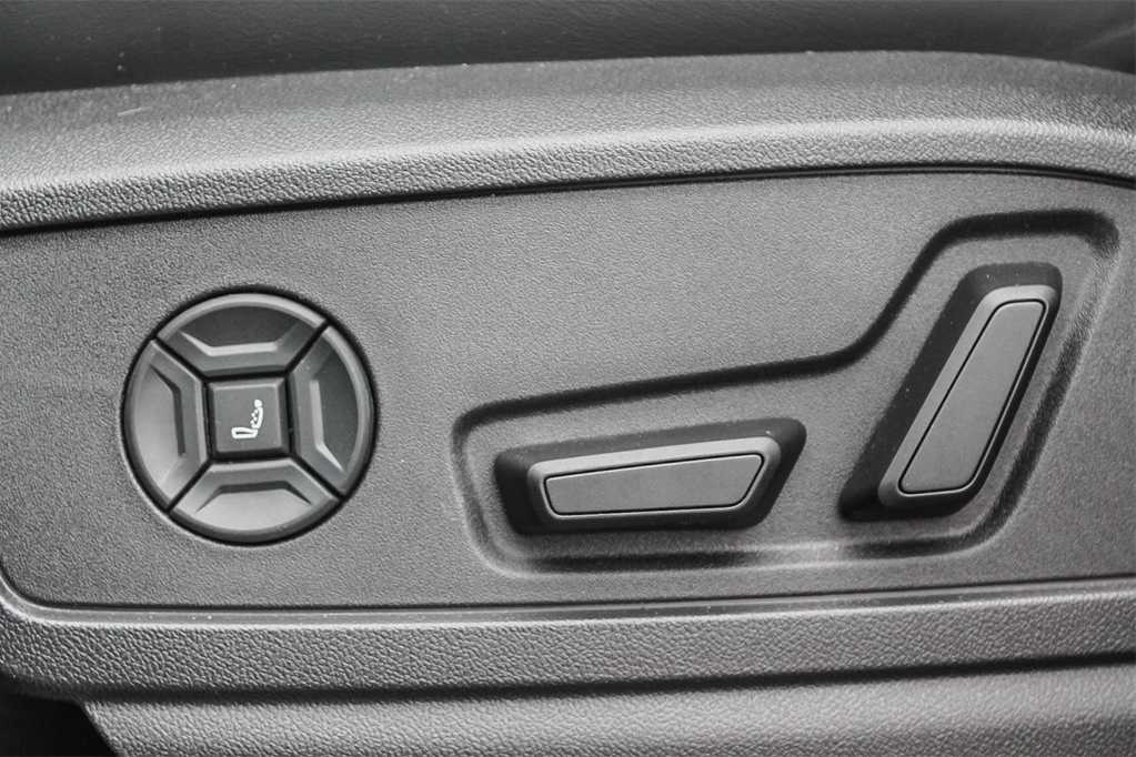 Thumbnail: 2025 Audi SQ5 - 24