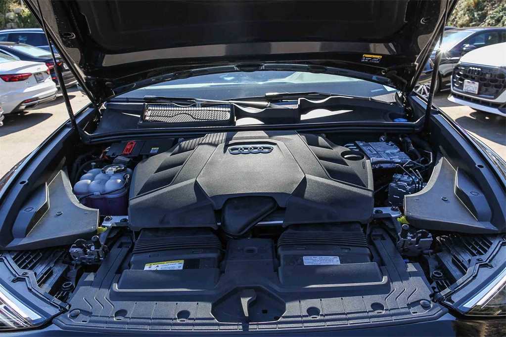 Thumbnail: 2025 Audi Q8 - 30