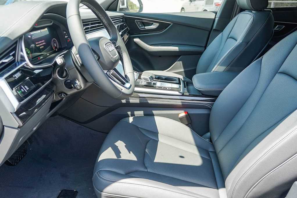 Thumbnail: 2026 Audi Q8 - 20