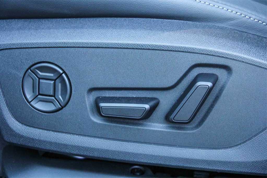 Thumbnail: 2025 Audi e-tron S - 21