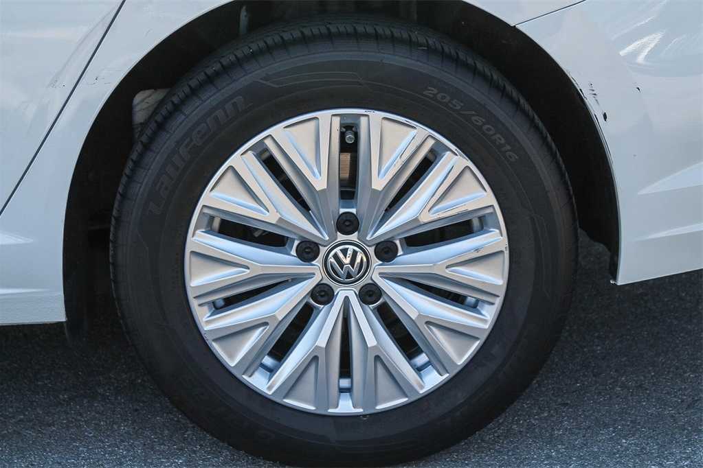 Thumbnail: 2019 Volkswagen Jetta - 11