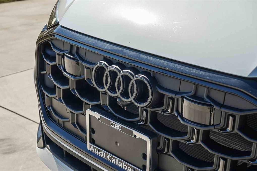 Thumbnail: 2025 Audi Q8 - 9