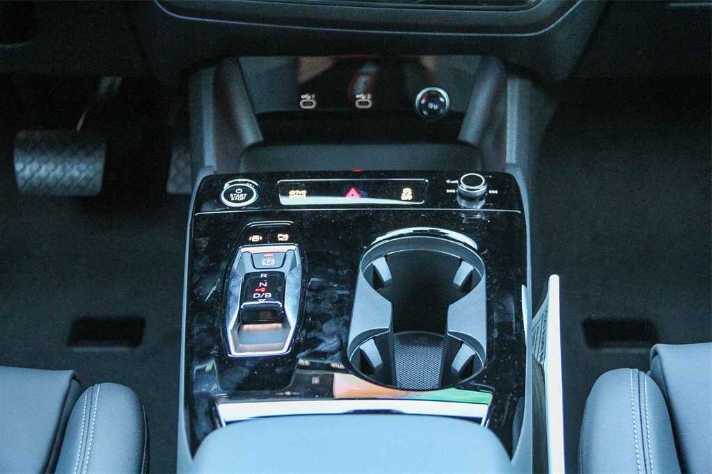 Thumbnail: 2025 Audi e-tron S - 14