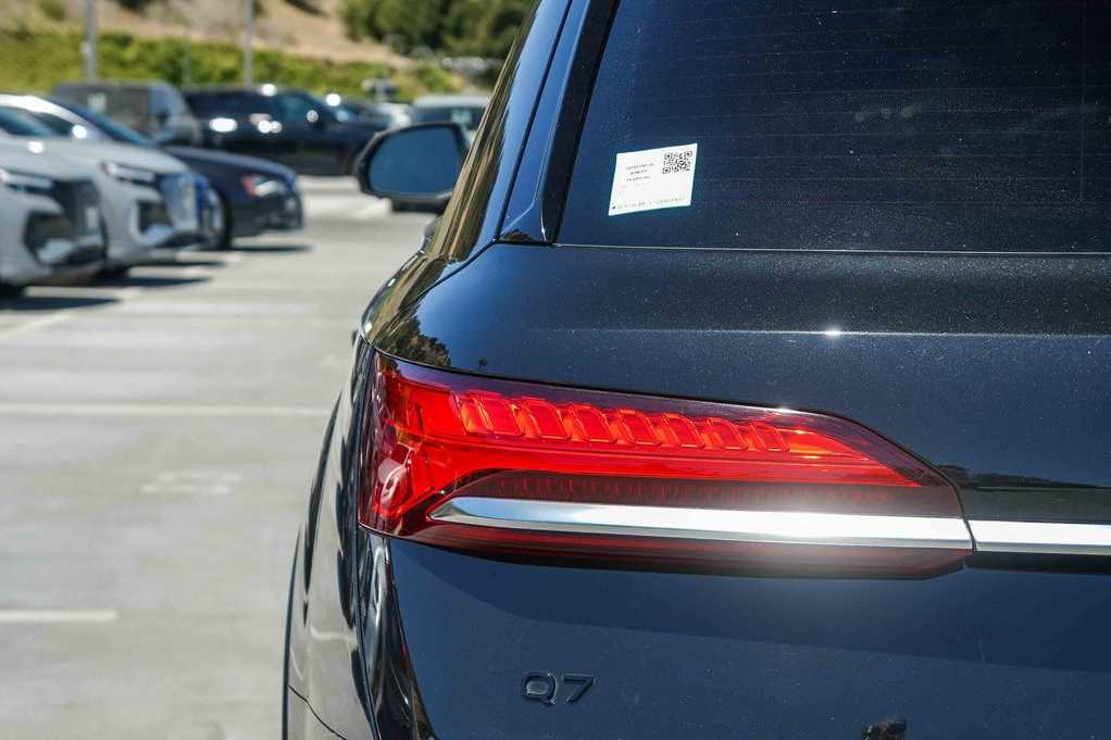 Thumbnail: 2025 Audi Q7 - 7