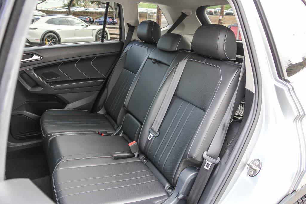 Thumbnail: 2022 Volkswagen Tiguan - 17