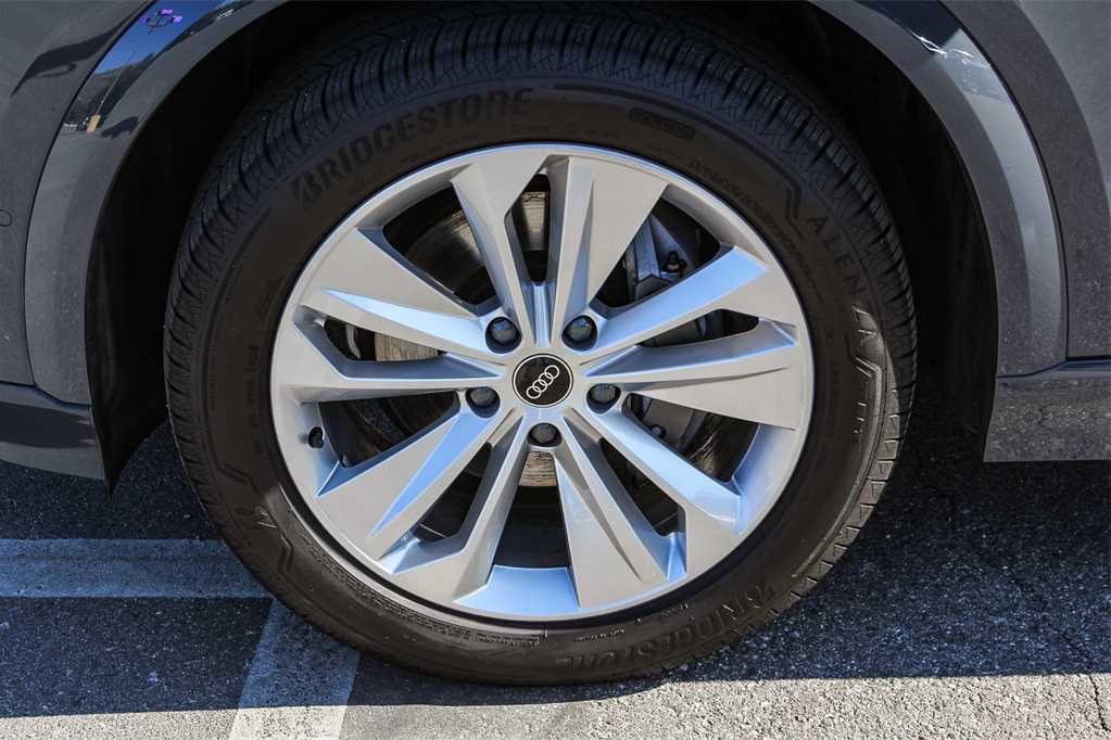 Thumbnail: 2025 Audi Q6 e-tron - 9