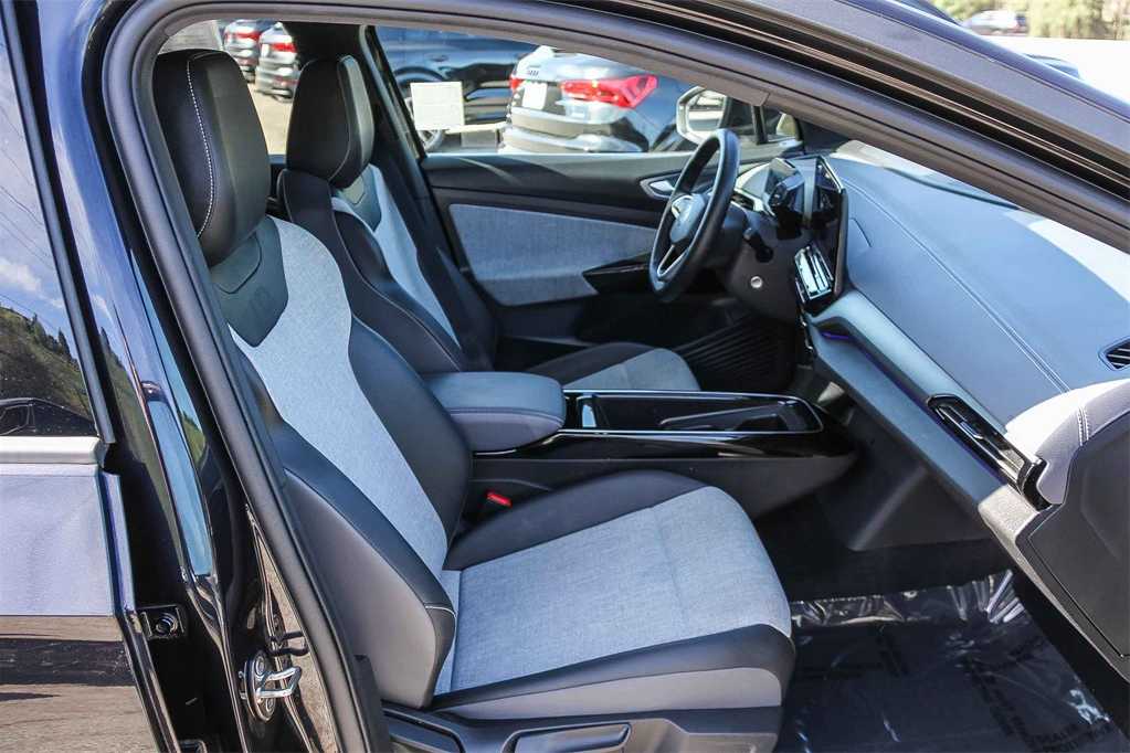 Thumbnail: 2023 Volkswagen ID.4 - 17