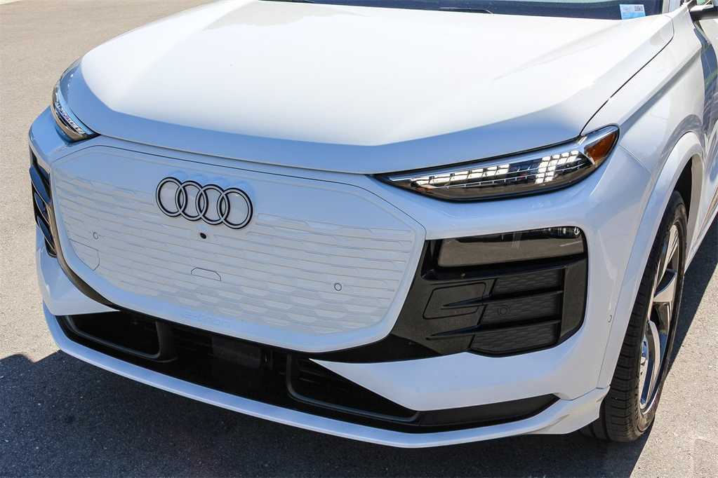 Thumbnail: 2025 Audi Q6 e-tron - 8