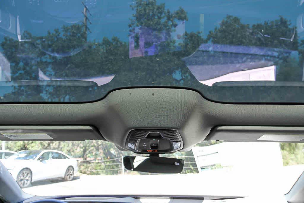 Thumbnail: 2025 Audi e-tron S - 12