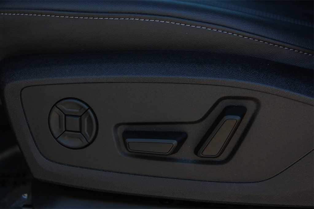 Thumbnail: 2025 Audi Q6 e-tron - 21