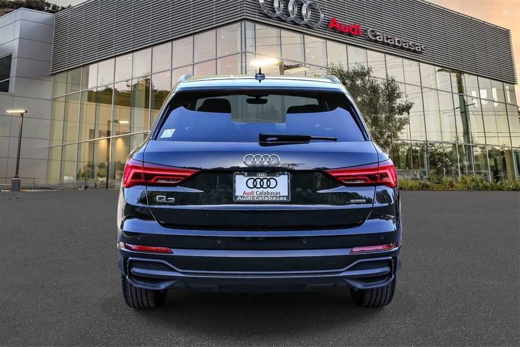 Thumbnail: 2022 Audi Q3 - 3