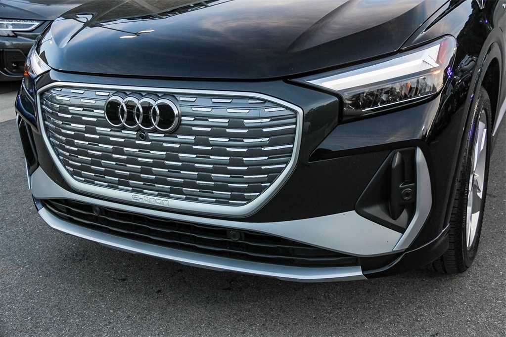 Thumbnail: 2023 Audi Q4 e-tron - 8