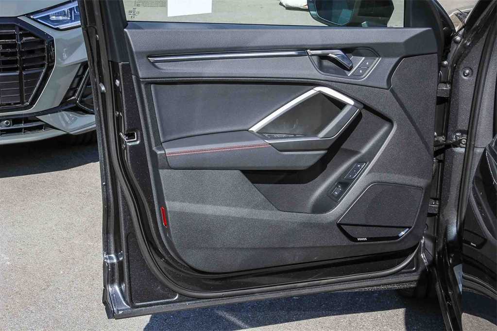 Thumbnail: 2025 Audi Q3 - 22