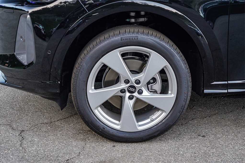 Thumbnail: 2025 Audi Q5 - 10