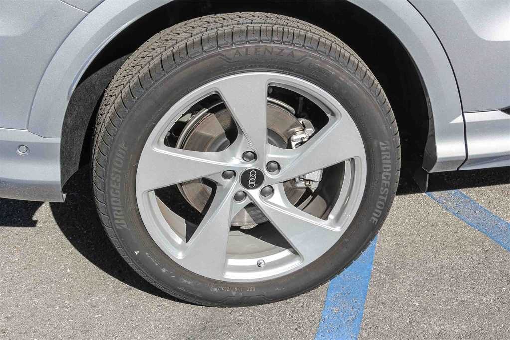 Thumbnail: 2025 Audi Q5 - 10