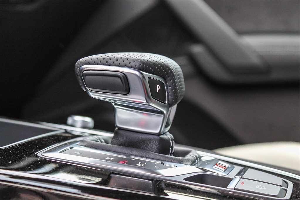 Thumbnail: 2024 Audi SQ5 - 25