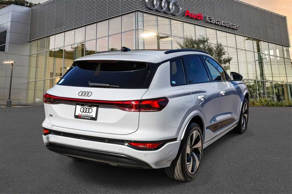 Thumbnail: 2025 Audi Q6 e-tron - 4