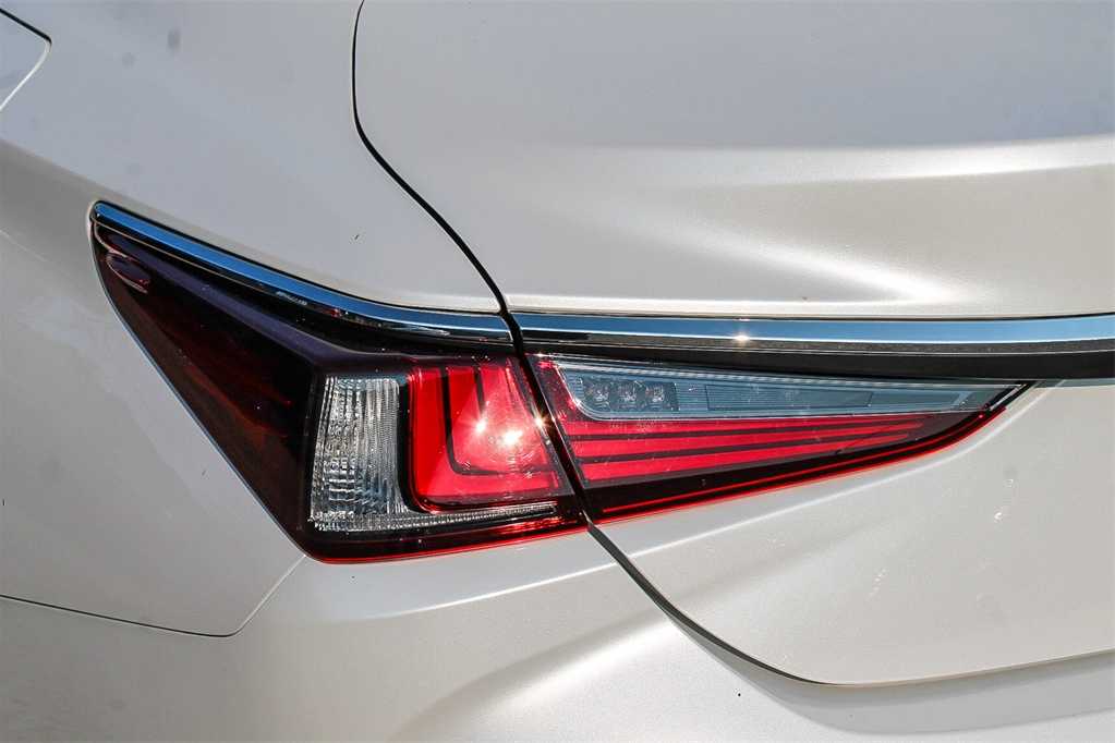 Thumbnail: 2019 Lexus ES - 7