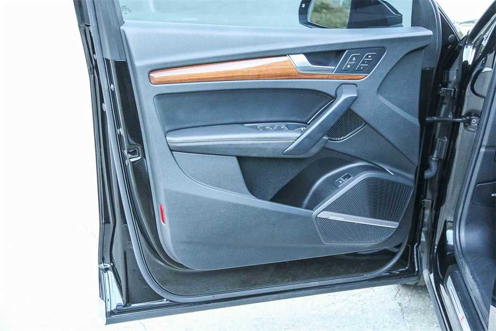 Thumbnail: 2022 Audi Q5 - 22