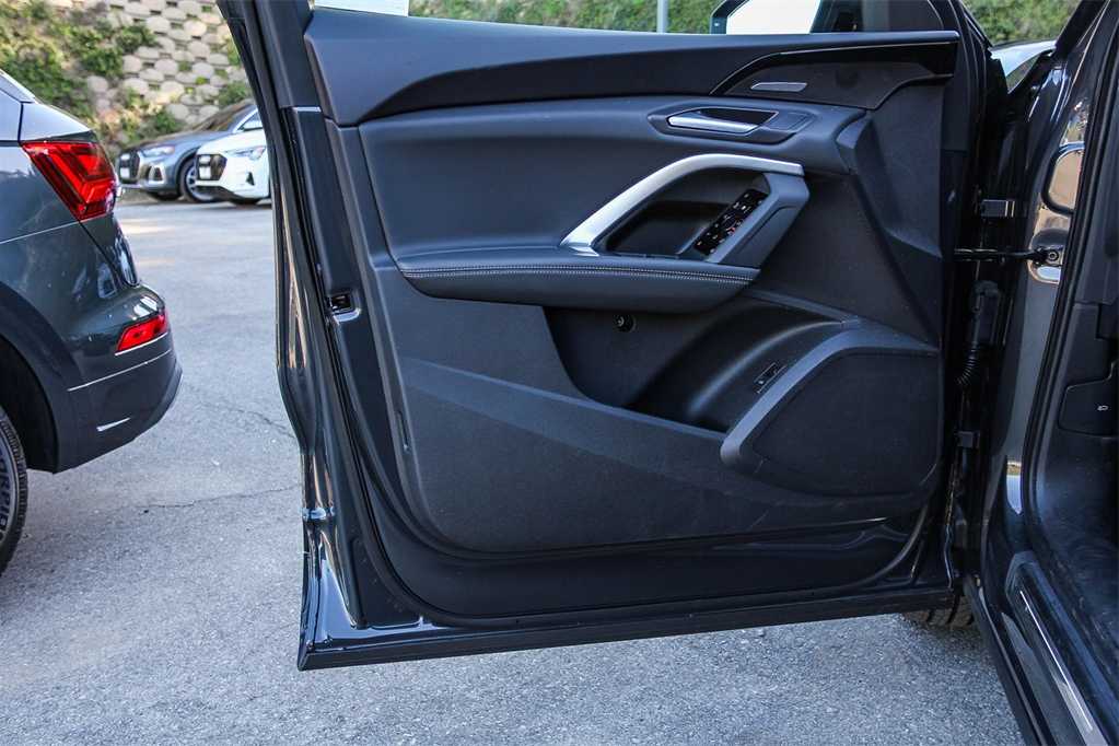 Thumbnail: 2025 Audi Q5 - 22