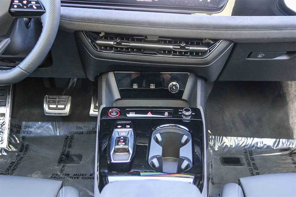 Thumbnail: 2025 Audi e-tron S - 14