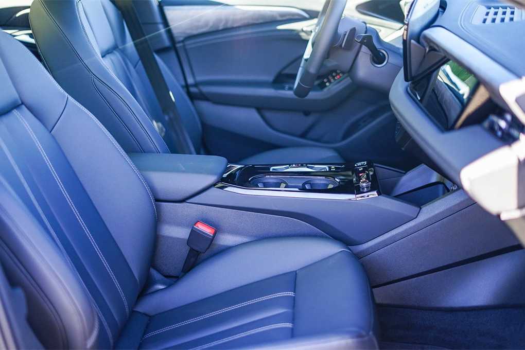 Thumbnail: 2025 Audi e-tron S - 17