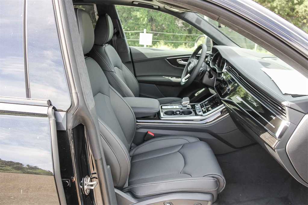 Thumbnail: 2026 Audi Q8 - 18