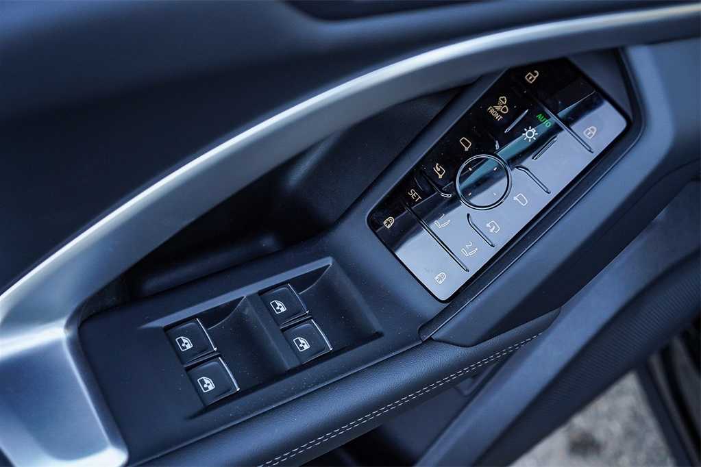 Thumbnail: 2025 Audi Q5 - 23