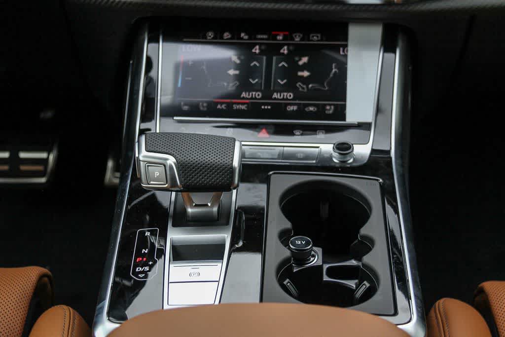 Thumbnail: 2026 Audi RS Q8 - 14