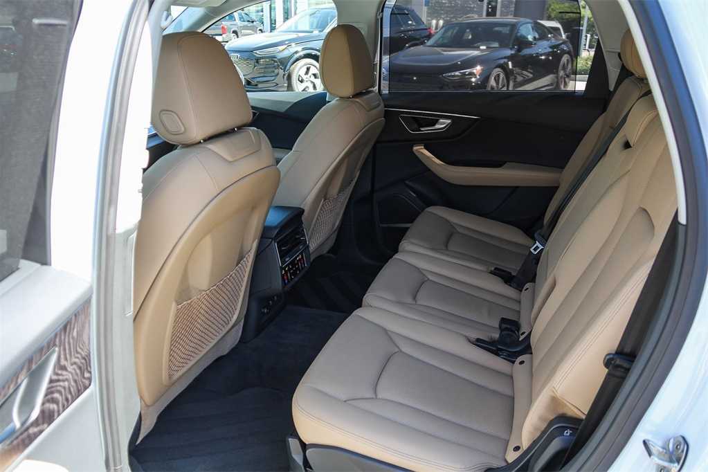 Thumbnail: 2025 Audi Q7 - 17