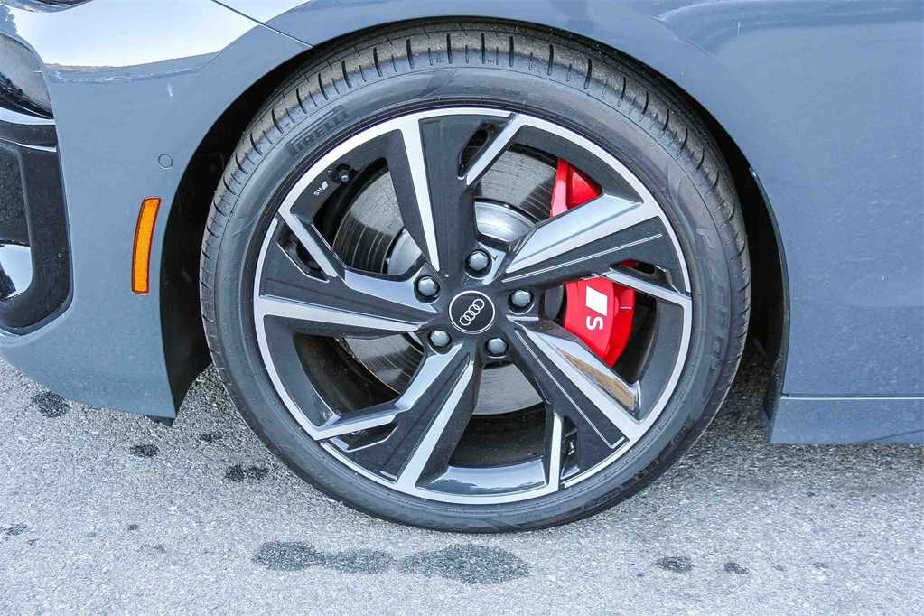 Thumbnail: 2025 Audi e-tron S - 9