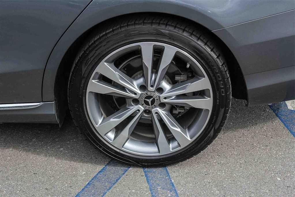 Thumbnail: 2017 Mercedes-Benz C-Class - 10