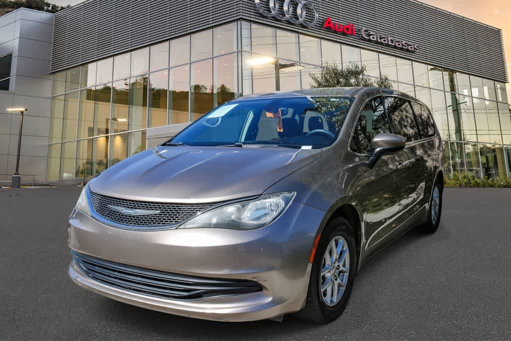 2017 Chrysler Pacifica Touring -
                  Calabasas, CA