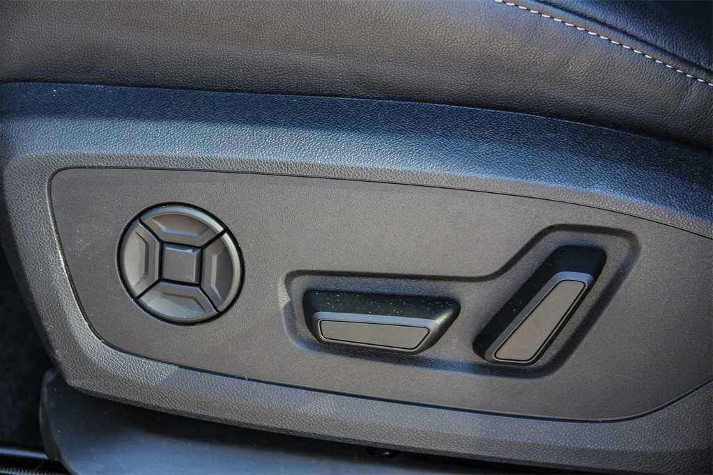 Thumbnail: 2025 Audi Q6 e-tron - 20