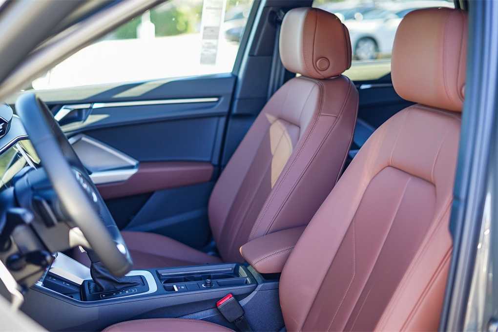 Thumbnail: 2025 Audi Q3 - 16