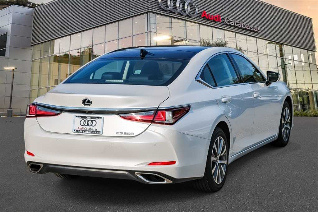 Thumbnail: 2019 Lexus ES - 4