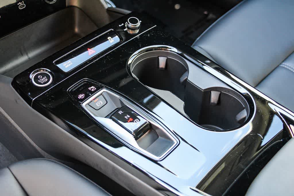 Thumbnail: 2025 Audi Q6 e-tron - 19