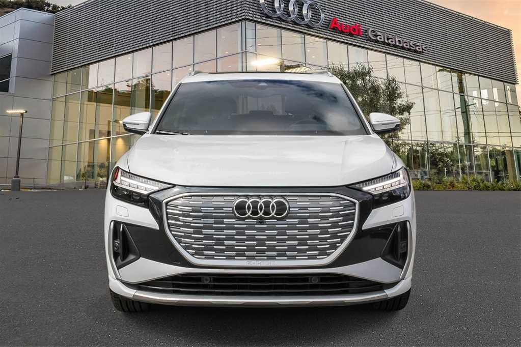 Thumbnail: 2023 Audi Q4 e-tron - 6
