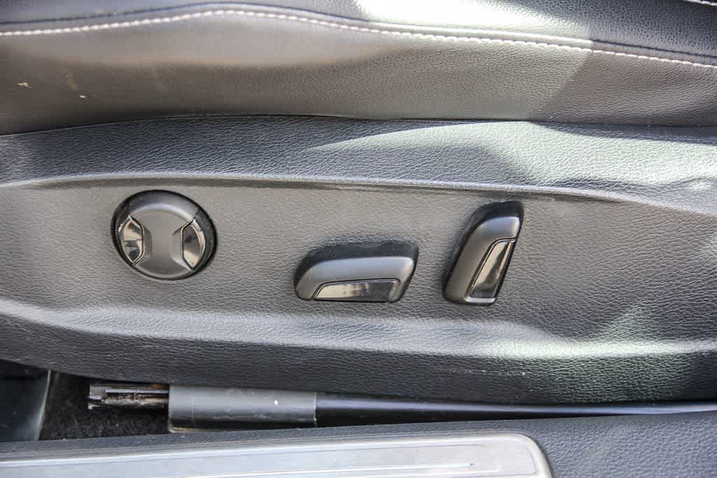 Thumbnail: 2017 Volkswagen Golf - 17