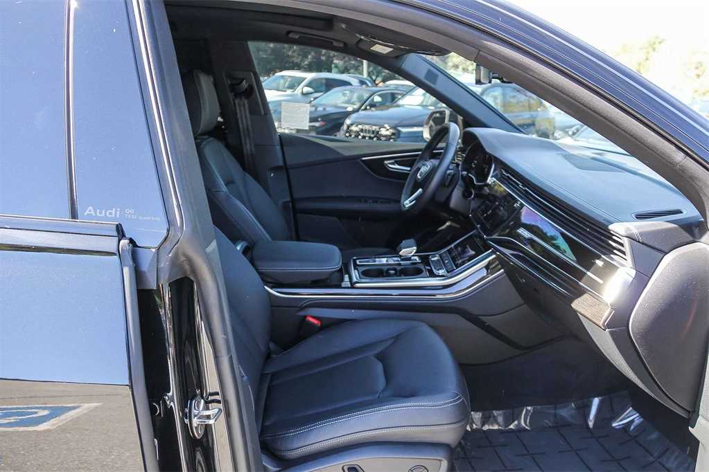 Thumbnail: 2025 Audi Q8 - 18