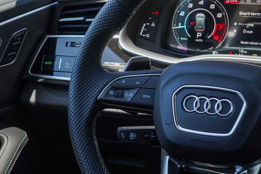 Thumbnail: 2026 Audi RS Q8 - 16